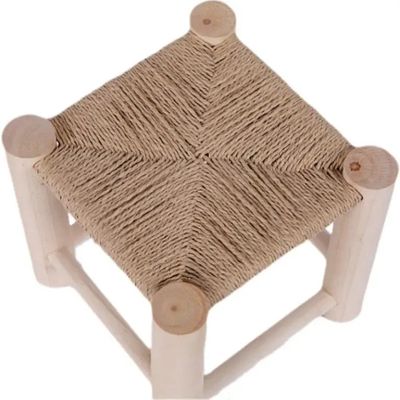 Aggiungi un tocco di eleganza al tuo soggiorno e sala da pranzo con un moderno sgabello in legno massello nordico