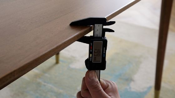 Tavolo da pranzo in legno massello personalizzabile per sala da pranzo professionale e elegante