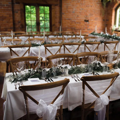 Professionale Stagliabile X Back Rattan Sedile da pranzo Accento francese Sedile in legno per festa di nozze in colori personalizzati