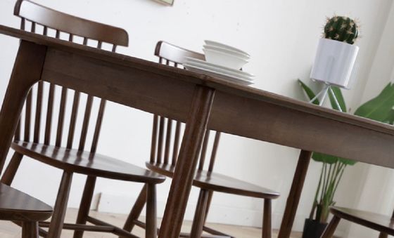 Tavolo da pranzo in legno massello personalizzabile per sala da pranzo professionale e elegante