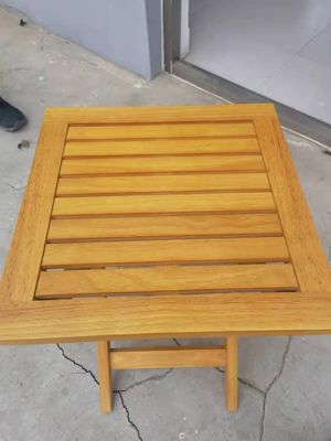 Moderno design Piccolo giardino pieghevole Tavolo in legno di gomma per patio Al di fuori Bevande da caffè Imballaggio postale Stile moderno
