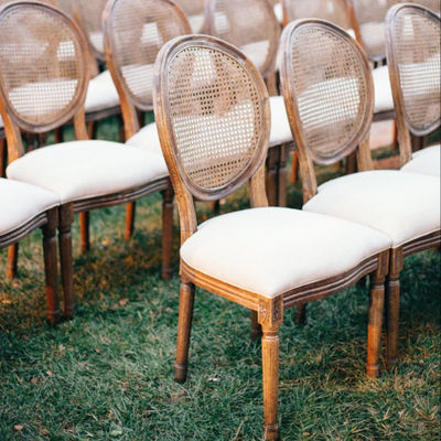 Ceneria Banchetto Evento Stile francese Rattan Back Legno massello Louis Chair Sedie impilabili Sedie antiche Sedie in legno Moderne 100