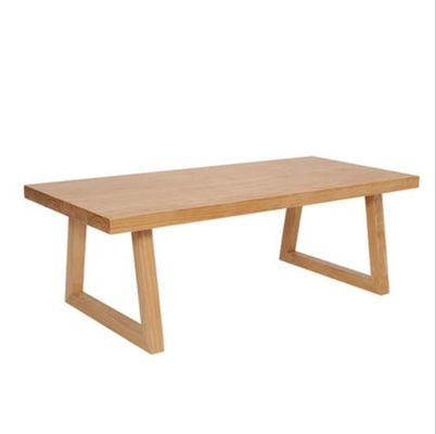 Edificio per uffici Nordic Art Assurance Tavolo da pranzo in legno massello personalizzato per un design professionale e moderno