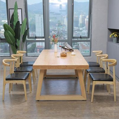 Edificio per uffici Nordic Art Assurance Tavolo da pranzo in legno massello personalizzato per un design professionale e moderno