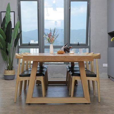 Edificio per uffici Nordic Art Assurance Tavolo da pranzo in legno massello personalizzato per un design professionale e moderno