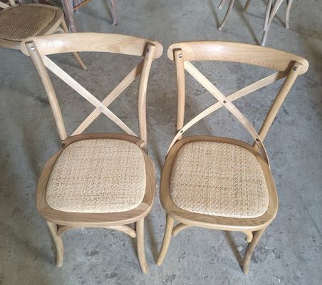 Moderno stile Nitrolacquer Finish In legno massello Sedile da pranzo impilabile per ristoranti e matrimoni