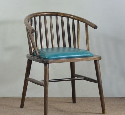 Moderna sedia da pranzo in legno imbottita La combinazione perfetta di stile e comfort