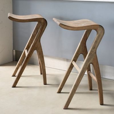 Sedia da bar fatta in legno massiccio adatta a vari ambienti da bar o da cucina