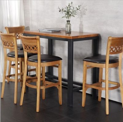 Moderna sedia da pranzo in legno massello con schiena alta, un mix di stile e comfort