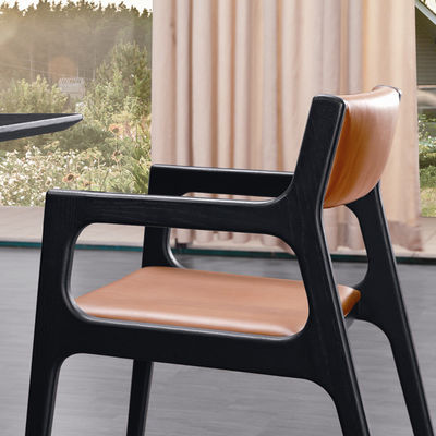 Migliora la tua esperienza culinaria con la nostra poltrona Nordic Solid Teak Armrest Chair