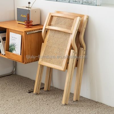 Sedie pieghevoli in legno di rattan per il soggiorno Sedie da pranzo Stile di design moderno per i mobili del soggiorno e costruzioni in legno massello