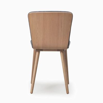 Moderna sedia da pranzo in legno marrone per hotel per una cena comoda e rilassante