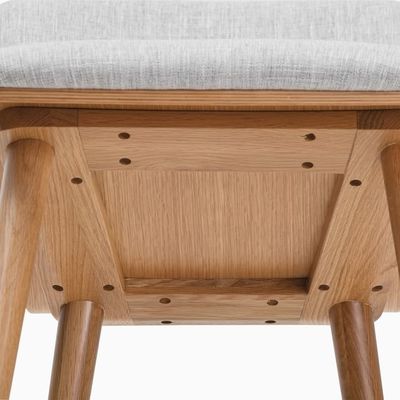 Moderna sedia da pranzo in legno marrone per hotel per una cena comoda e rilassante