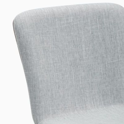 Poltrona da pranzo moderna nordica con gambe in legno massello e sedile imbottito