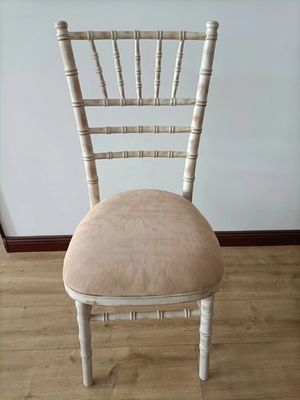 Home Arredamento Posta Imballaggio Lavaggio Bianco Sedie Chiavari Legno Matrimonio Hotel Banchetto Sedie impilabili con cuscino rimovibile