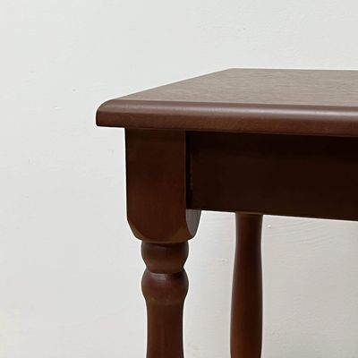 Antico tavolo da caffè in legno con design moderno e opzioni di colore personalizzabili