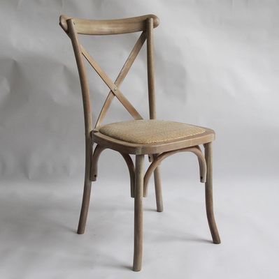 Disegni personalizzati Nordic Modern Rattan Cross Back Impilabile In Legno Massello Banchetto Matrimoniale Sedile In Legno Servizio OEM accettato