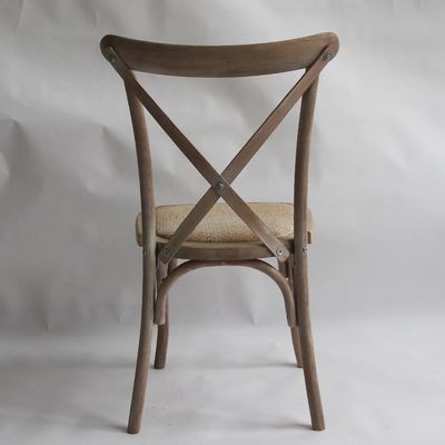 Disegni personalizzati Nordic Modern Rattan Cross Back Impilabile In Legno Massello Banchetto Matrimoniale Sedile In Legno Servizio OEM accettato