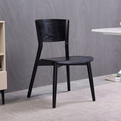 Moderna sedia da pranzo di lusso per uso domestico/albergo con design impilabile e materiale in legno massello