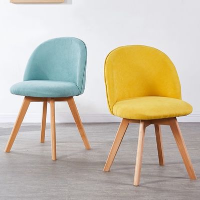 Sedile da pranzo in stile nordico moderno con gambe di legno e sedile imbottito