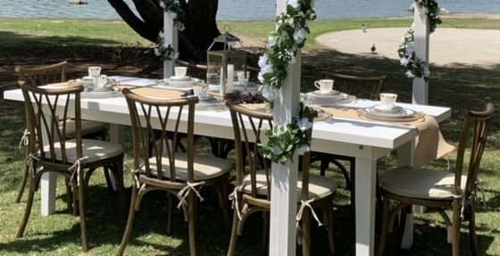 Antico evento di matrimonio Vintage X Cross Back Sedia in legno impilabile con sedile di schiuma di rotino