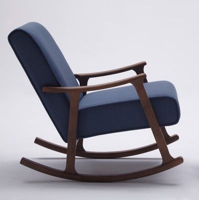 Pratica sedia a dondolo in tessuto di spugna in legno ad alta densità per soggiorno in stile europeo