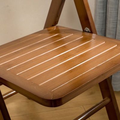 Sedie in legno pieghevoli di design nordico per mangiare in ristoranti e hotel