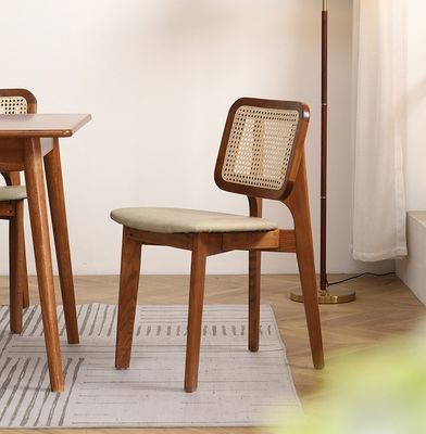 Arredamento classico pratico per la casa Sedile da pranzo in legno massello con disegno in rotino e sedile imbottito