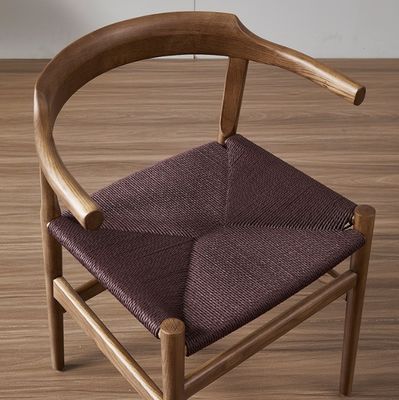 Moderna sedia da pranzo in legno con design Wishbone e sedile antico a corda
