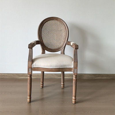 Stile di design moderno Nitrolacquer Finish Stile vintage francese Stoffa da pranzo in legno personalizzata Louis Armrest Chair per eventi