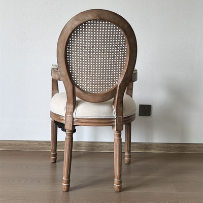 Stile di design moderno Nitrolacquer Finish Stile vintage francese Stoffa da pranzo in legno personalizzata Louis Armrest Chair per eventi