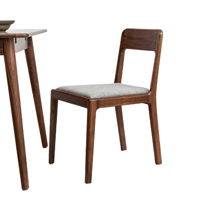 Sedile da pranzo in legno con design domestico nordico moderno e sedile imbottito