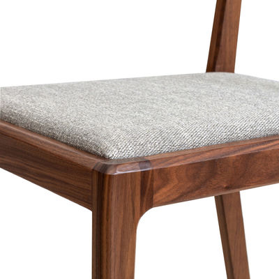 Sedile da pranzo in legno con design domestico nordico moderno e sedile imbottito