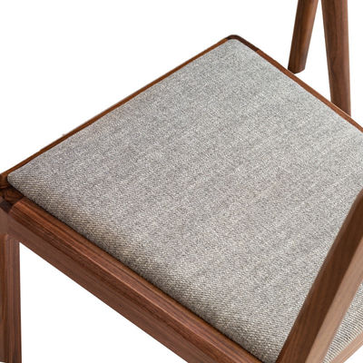 Sedile da pranzo in legno con design domestico nordico moderno e sedile imbottito