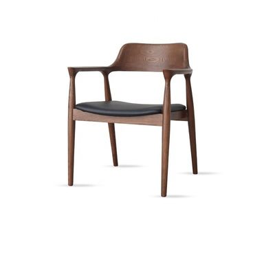 Sedie da pranzo durevoli e convenienti in legno massello per un'esperienza di cucina classica