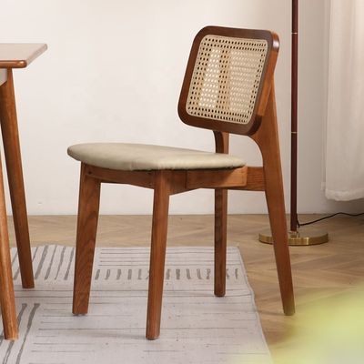 Crea un'esperienza culinaria di lusso con la poltrona in pelle di legno massello rattan Nordic Light Luxury