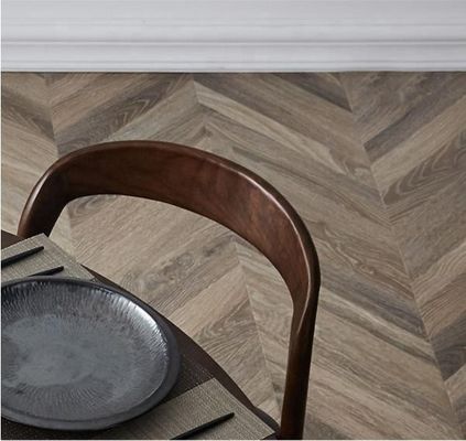 Modern Bent Backrest Legno massello impilabile Sedile da pranzo in cuoio imbottito con design curvo di schienale