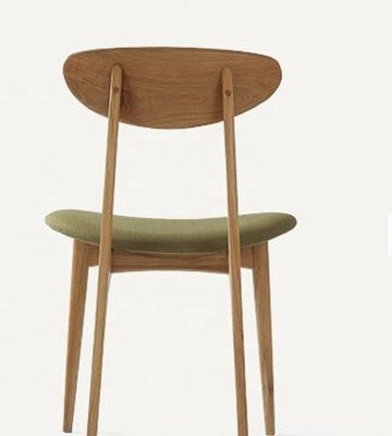 Aggiungi un tocco di eleganza alla tua sala da pranzo con una sedia da pranzo in legno di quercia verde