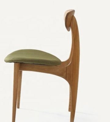 Aggiungi un tocco di eleganza alla tua sala da pranzo con una sedia da pranzo in legno di quercia verde