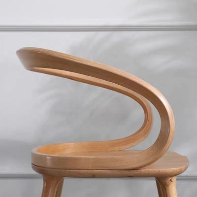 Servizio OEM accettato Sedile da pranzo moderno con ala a braccio a forma rotonda e design artistico in legno di cenere solido nordico
