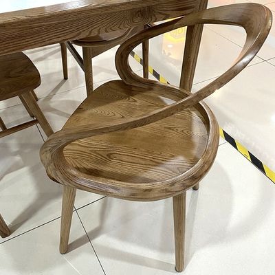 Servizio OEM accettato Sedile da pranzo moderno con ala a braccio a forma rotonda e design artistico in legno di cenere solido nordico