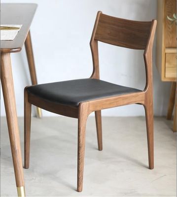 Sedia da pranzo imbottita in legno di noce massiccio nordico per mobili moderni per caffè e ristoranti