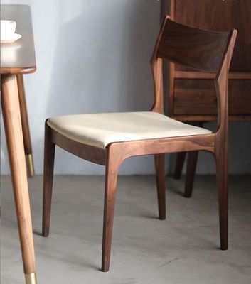 Sedia da pranzo imbottita in legno di noce massiccio nordico per mobili moderni per caffè e ristoranti