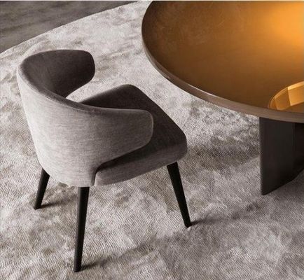 Sedile da pranzo con schienale a ali imbottito in velluto per gambe di legno per una cena comoda ed elegante