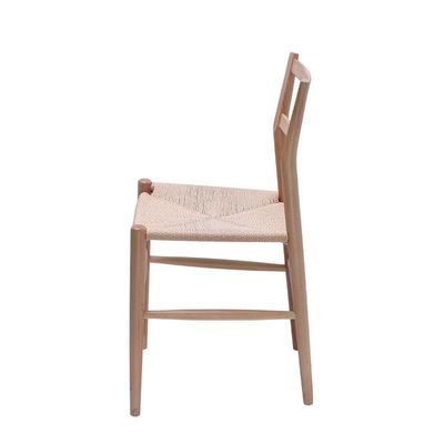 Hotel ristorante banchetto o casa semplice seduta a schiena con tessitura a corda di canapa e gambe di legno
