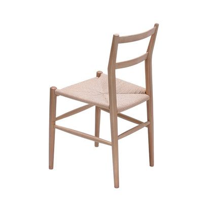 Hotel ristorante banchetto o casa semplice seduta a schiena con tessitura a corda di canapa e gambe di legno