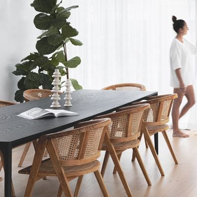 Eleva l'aspetto del tuo ristorante con sedie di legno personalizzate nel tuo colore preferito
