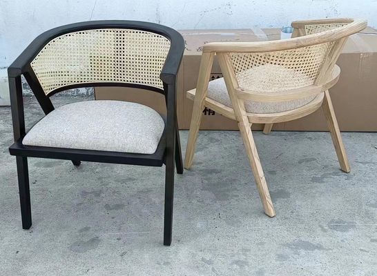 Eleva l'aspetto del tuo ristorante con sedie di legno personalizzate nel tuo colore preferito