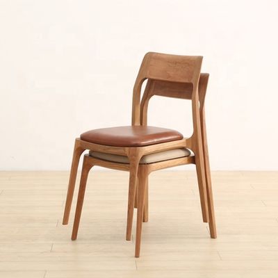 Arredamento domestico nordico moderno Sedile da pranzo in legno di cenere impilabile senza piegatura Disegno specifico in legno