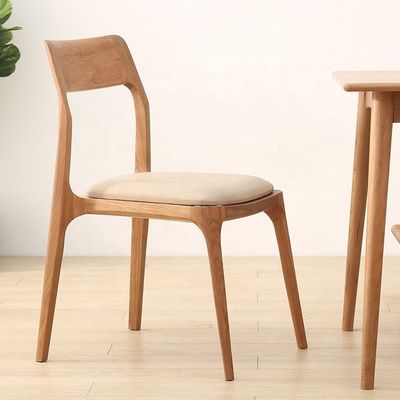 Arredamento domestico nordico moderno Sedile da pranzo in legno di cenere impilabile senza piegatura Disegno specifico in legno